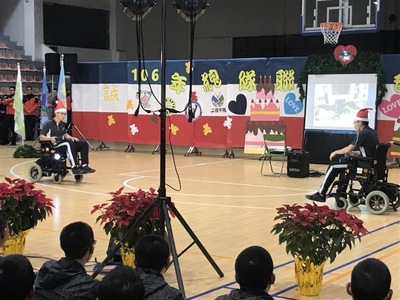 演示新購之電動輪椅