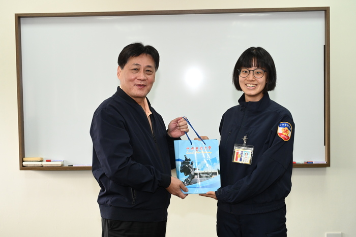 校長與受頒學生合影