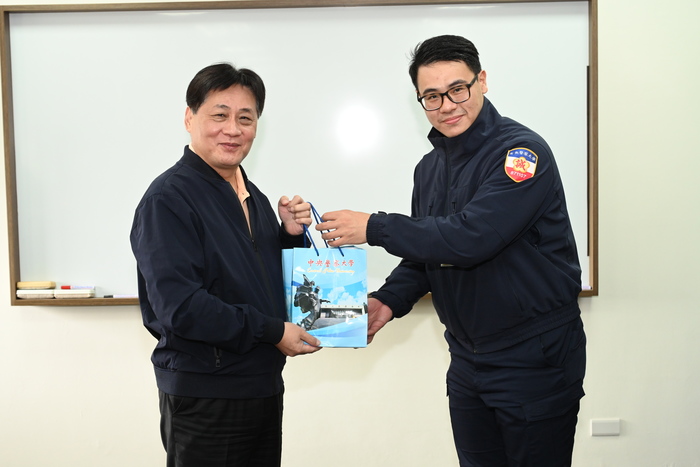 校長與受頒學生合影
