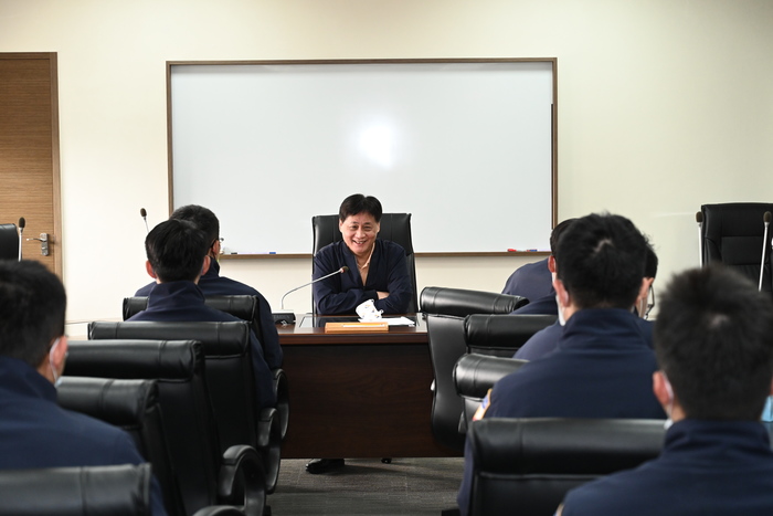 校長與受頒學生合影