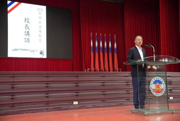 校長於大禮堂內向新生勗勉
