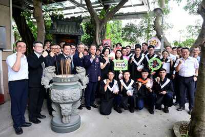 「祈福包粽」是校長與全體師長對學生滿滿的期許與祝福