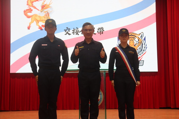 卸新任實習總隊長交接值星帶