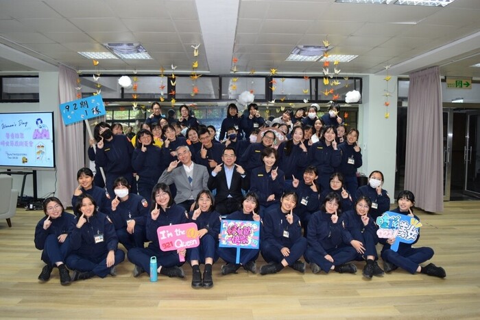 師長們與92期1隊女同學合照