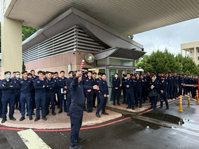 交通指揮手勢實際操作