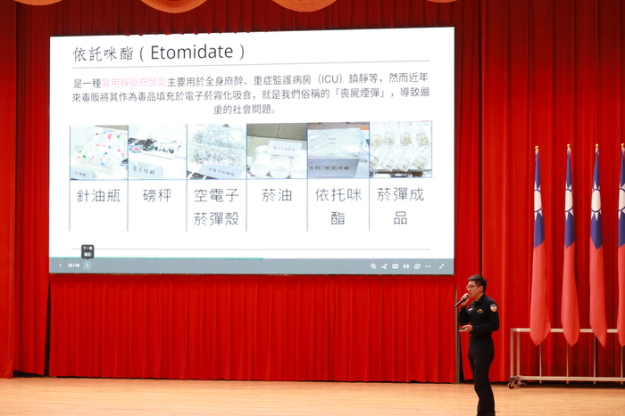 二技中隊學生陳毅峯進行反毒品宣導