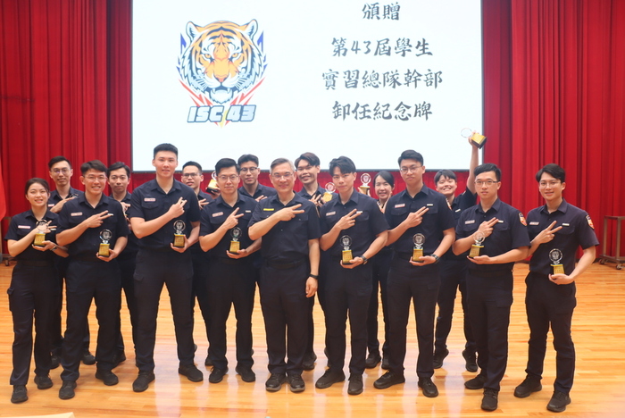 總隊長與第43屆實習總隊幹部合影