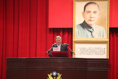 教務長向在校生說明基層警力派補管控問題