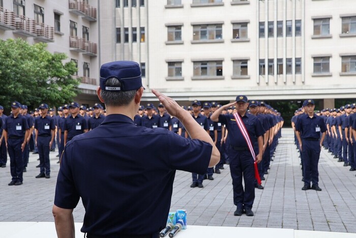 中隊長張豈源帶領學士班四年制95期1隊新生進行預備教育成果驗收