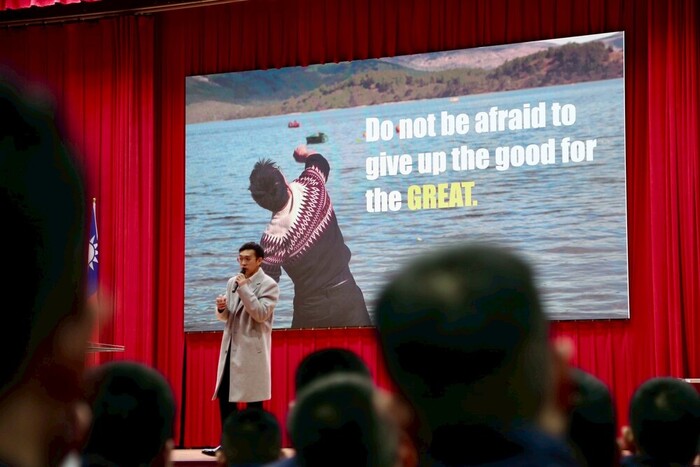 區隊長李念修進行英國留學經驗分享