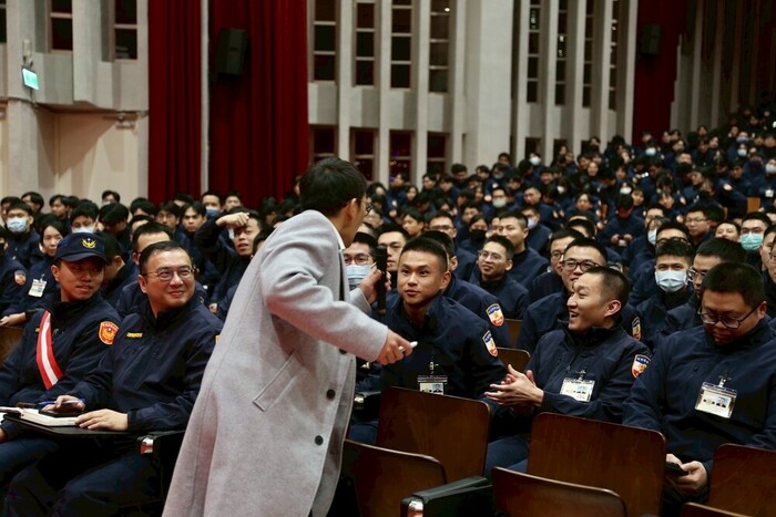 李區隊長與台下學生互動