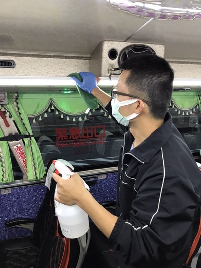 返鄉(校)專車部分則責由車長負責上車前消毒